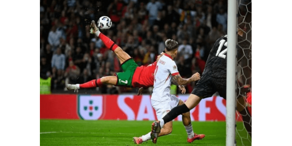 Ronaldo kvitterade Messis målsiffra, den legendariska duellen är inte över än!
