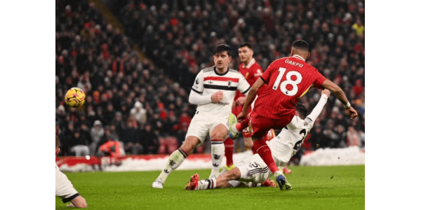 Manchester United vägrar förlora fem matcher i rad och gör oavgjort 2-2 mot Liverpool