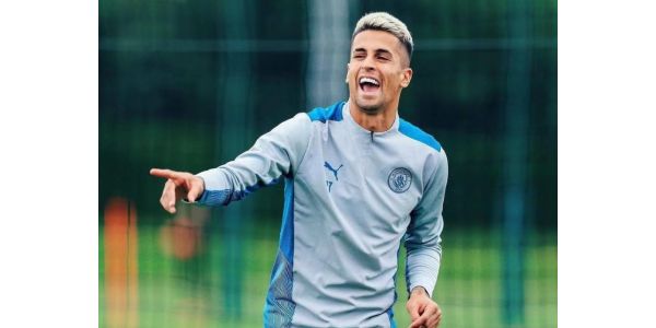 Barcelona försöker igen att värva Cancelo