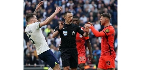 Brighton lider av domarbolagets - ursäktande hattrick