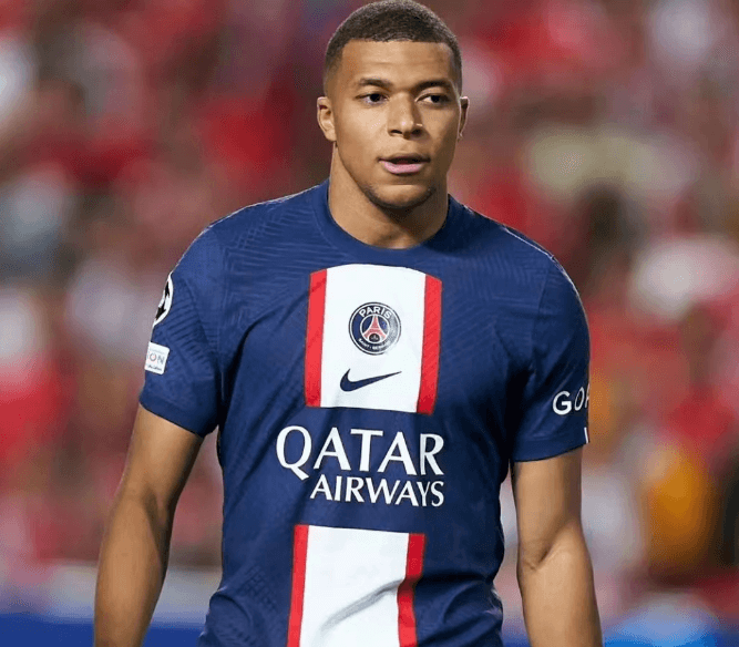 Paris Saint-Germain kröntes till ligamästare före schemat
