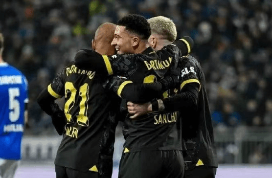 Sancho bidrog med en assist i sin returdebut för att hjälpa Dortmund att avsluta sin vinstlösa rad med fyra matcher