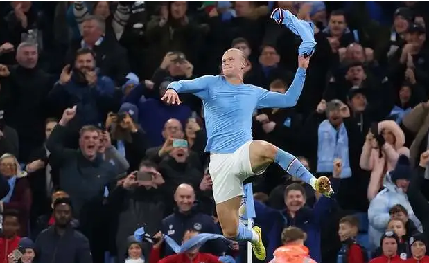 10-manna Manchester City slog Fulham med 2-1, Haaland lore straffspark