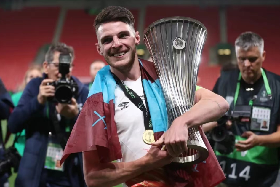 Arsenal stärker sommaren, kommer att värva Rice för 100 miljoner pund