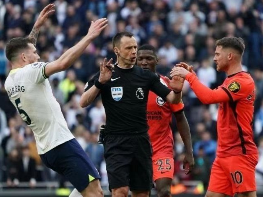 Brighton lider av domarbolagets - ursäktande hattrick