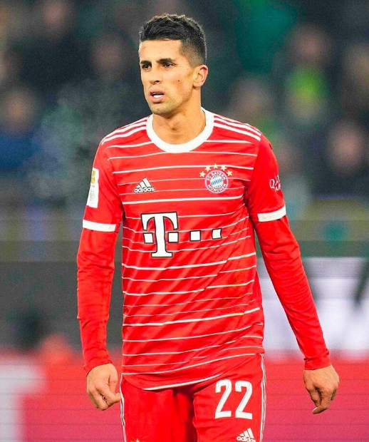Cancelo på bänken