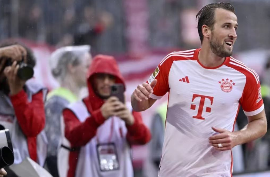 Kane gjorde två mål, Bayern vann två raka segrar under den nya säsongen