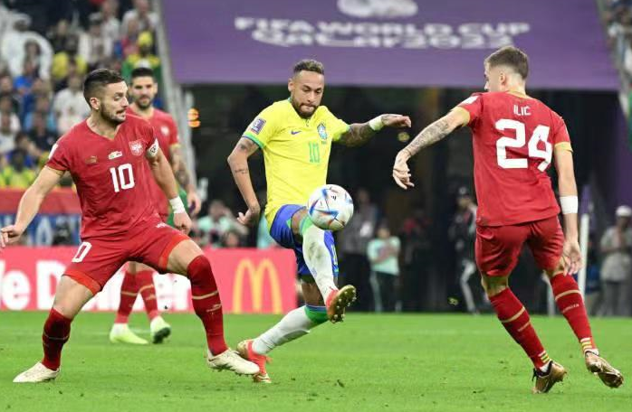VM - Neymar blev kränkt 9 gånger i första matchen, höger fotleds stukning